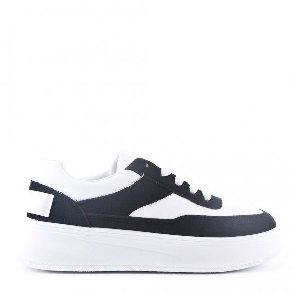 Women's faux leather sneaker