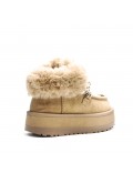 Comfort boot detail with fur