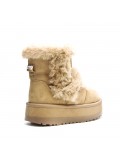 Comfort boot detail with fur