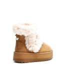 Comfort boot detail with fur