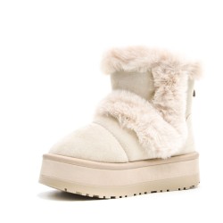 Comfort boot detail with fur