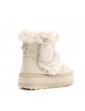 Comfort boot detail with fur