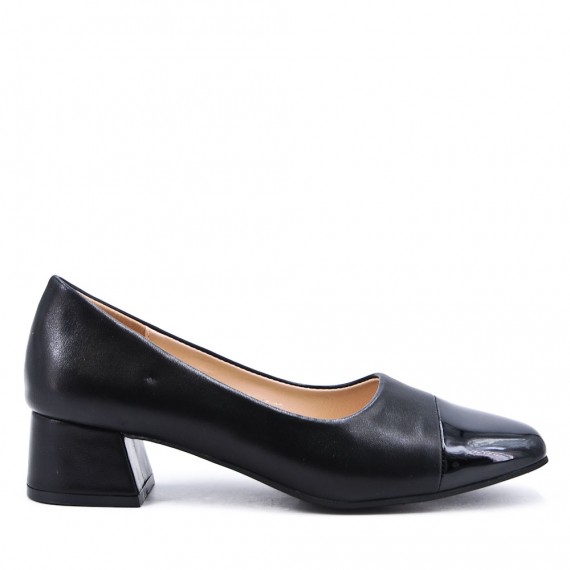 Leatherette pump with heels