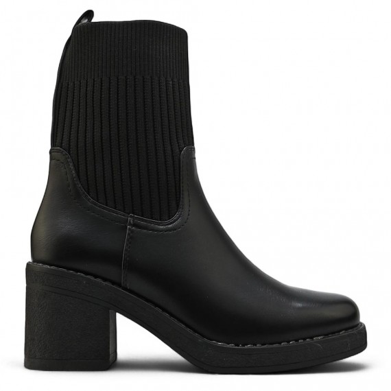 Ankle boot in a mix of materials for autumn and winter