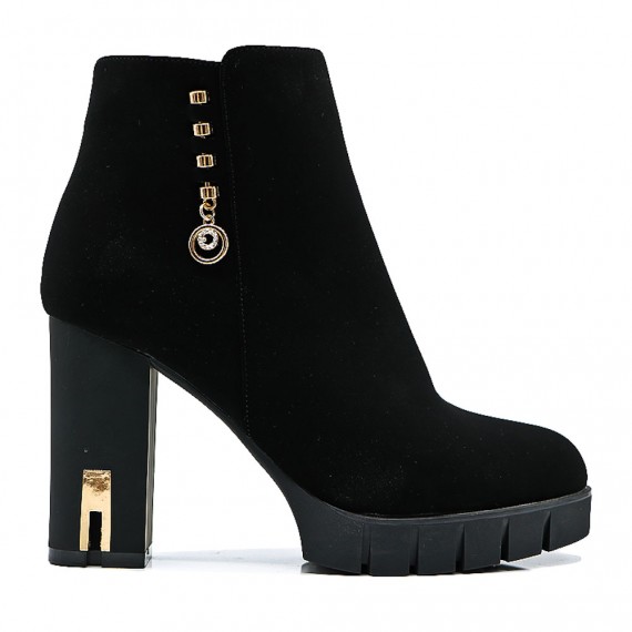 Ankle boot in faux suede