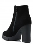 Ankle boot in faux suede