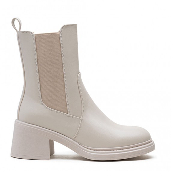 Elastic ankle boot on the sides in faux leather