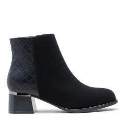 Ankle boot in a mix of materials for autumn and winter with lace