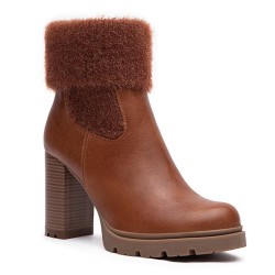 Faux leather boot with fur