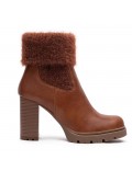 Faux leather boot with fur