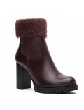 Faux leather boot with fur