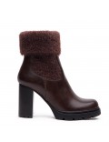 Faux leather boot with fur