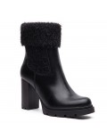 Faux leather boot with fur