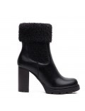 Faux leather boot with fur