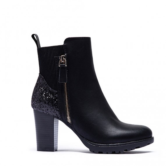 Faux leather ankle boot with zip closure