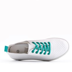 Sneaker with colored laces for women