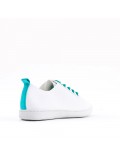 Sneaker with colored laces for women