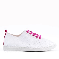 Sneaker with colored laces for women