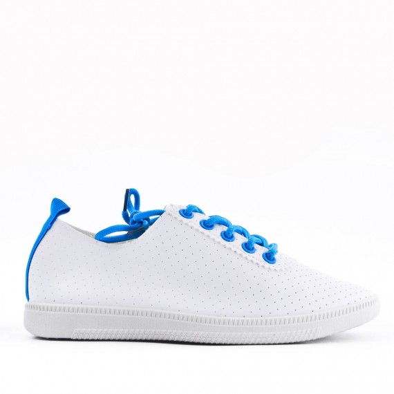 Sneaker with colored laces for women