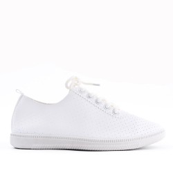 Sneaker with colored laces for women