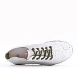 Sneaker with colored laces for women