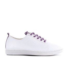 Sneaker with colored laces for women