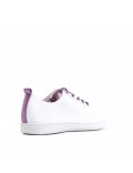 Sneaker with colored laces for women