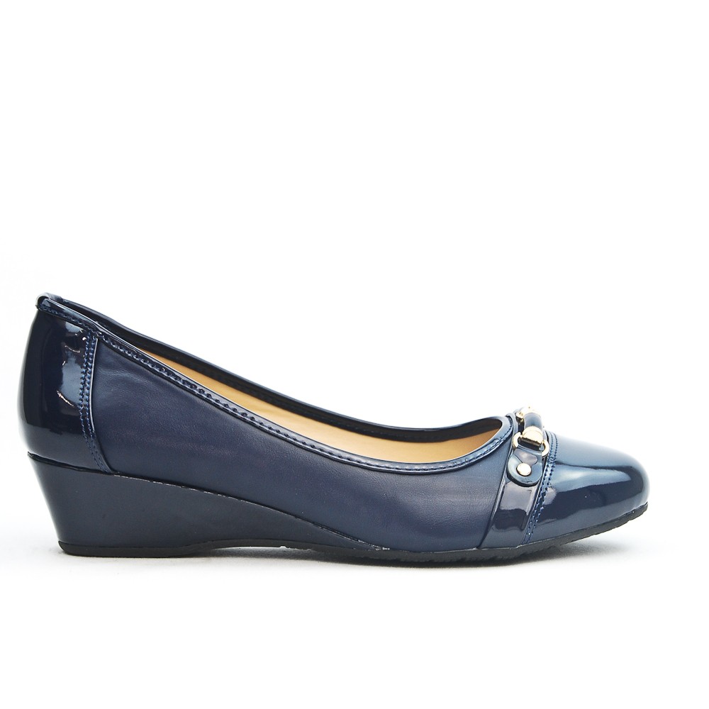 Blue wedge pump in large size