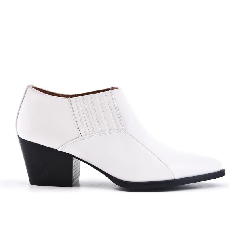 Comfort shoe black with small heel